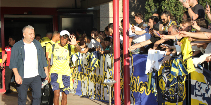 Fenerbahçe kafilesine Samsun’da coşkulu karşılama