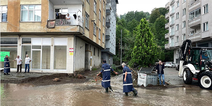 Rize'de şiddetli yağış nedeniyle 8 ev tedbir amacıyla boşaltıldı