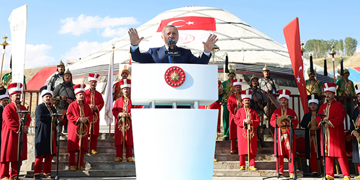 Cumhurbaşkanı Erdoğan: Ecdadın zaferlerini şeref madalyası olarak göğsümüzde iftiharla taşıyoruz