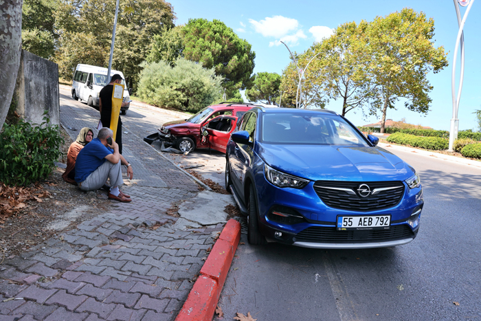 Samsun'da hafif ticari araçla otomobilin çarpıştığı kazada bir kişi yaralandı