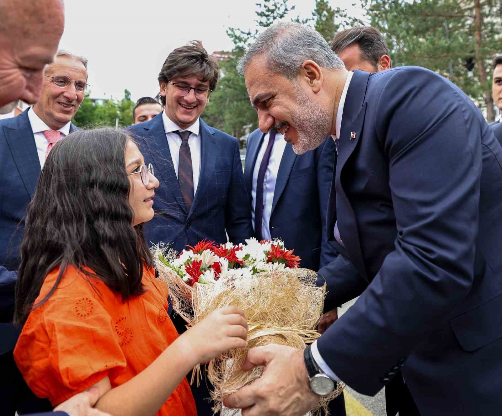 Dışişleri Bakanı Hakan Fidan, Erzurum Büyükşehir Belediyesi’nde