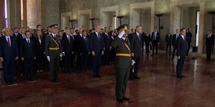 Cumhurbaşkanı Erdoğan başkanlığındaki devlet erkanı, Anıtkabir'i ziyaret etti