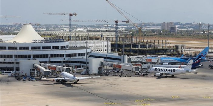 Rekor yolcu ağırlayan Antalya Havalimanı bir taraftan da yenileniyor