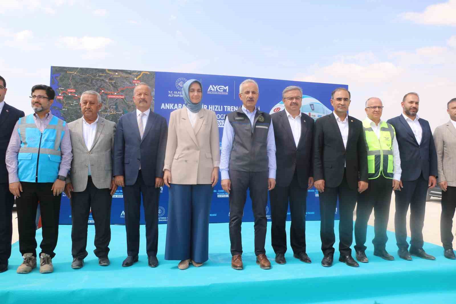 Bakan Uraloğlu, Ankara-İzmir Hızlı Tren Hattı projesinin bitirilme tarihini açıkladı: