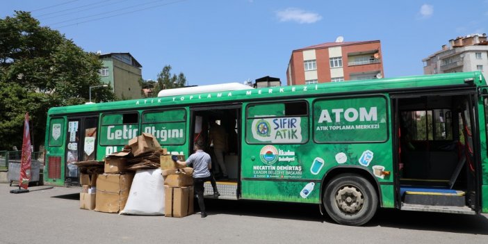 Atıkları getirip harçlıkları aldılar