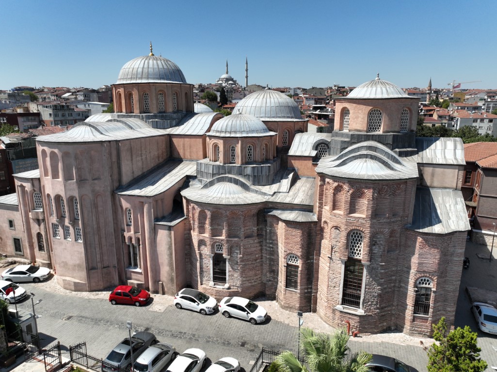 İstanbul’un ilk eğitim kurumu olan Molla Zeyrek Camii ihtişamıyla dikkat çekiyor