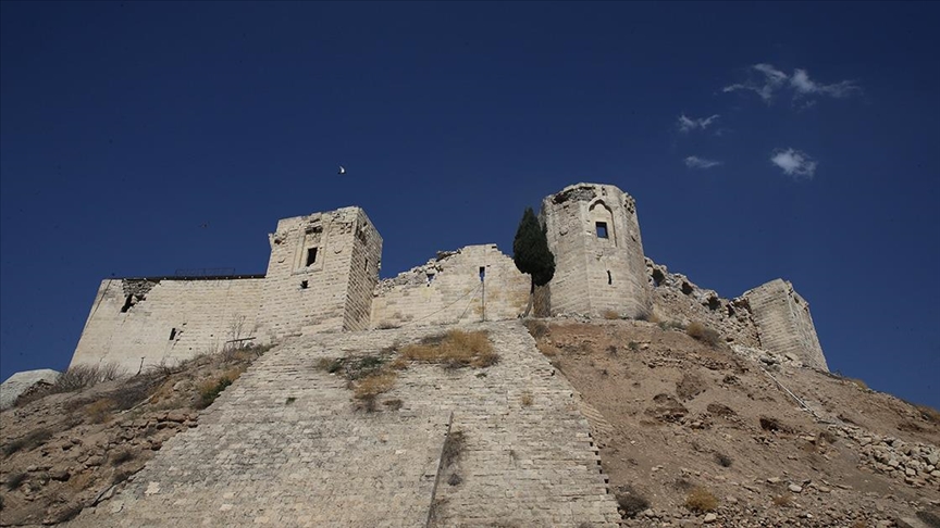 Depremlerde hasar gören Gaziantep Kalesi restore ediliyor