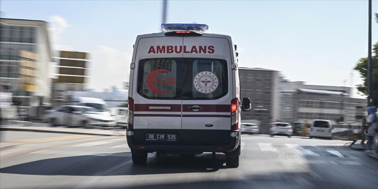 Hayat kurtarmak için zamanla yarışan ambulans ekibinin trafikteki mücadelesi