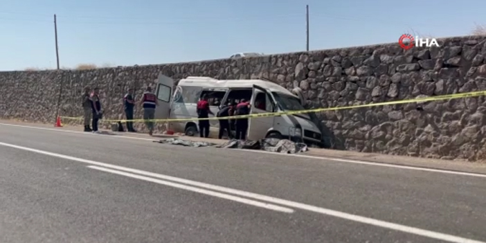 Tarım işçilerini taşıyan minibüs devrildi: 3 ölü, 17 yaralı