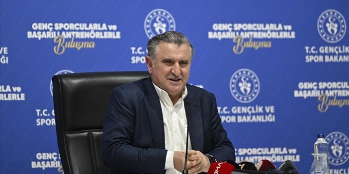 Bakan Osman Aşkın Bak, İşitme Engelliler Güreş Milli Takımı'nı tebrik etti