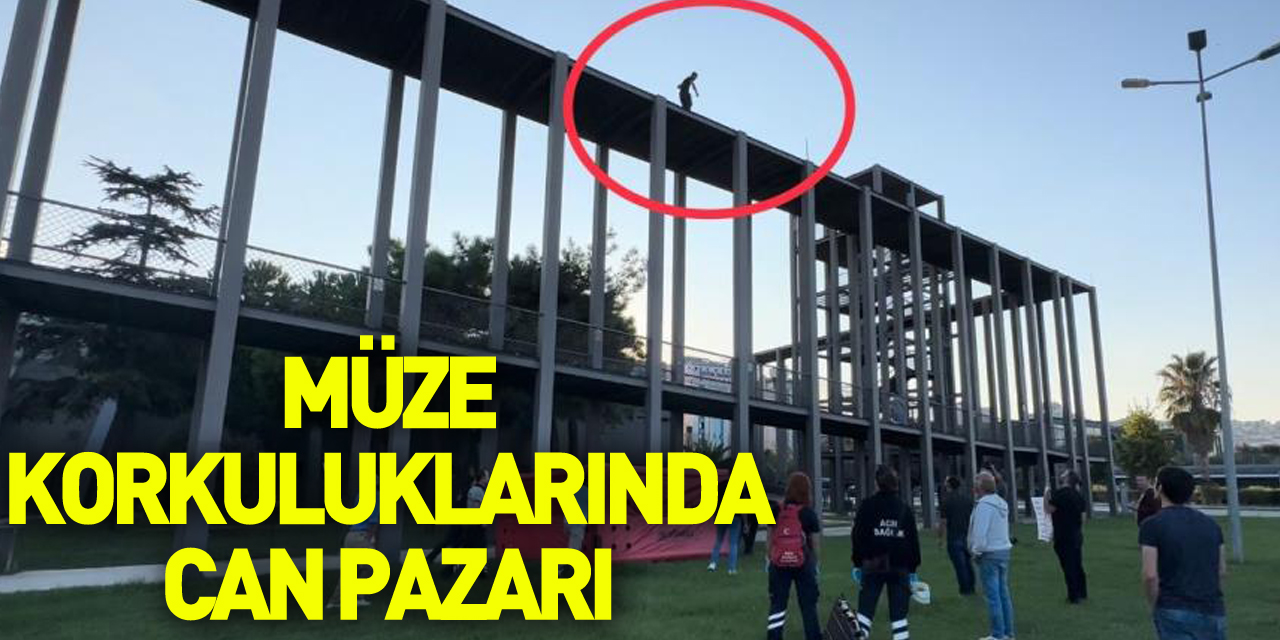 Müze korkuluklarında can pazarı, aşağıda canlı yayın telaşı