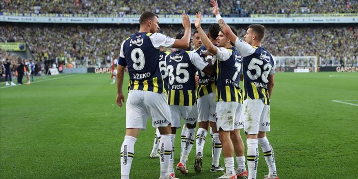 Fenerbahçe, Antalyaspor'u yenerek liderliğini sürdürdü