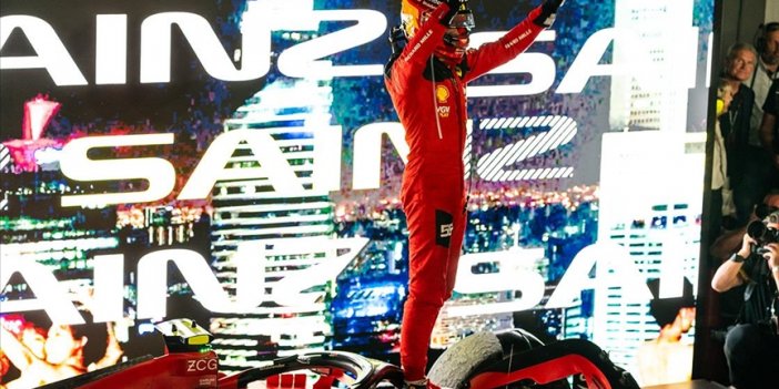 F1 Singapur Grand Prix'sini Carlos Sainz kazandı
