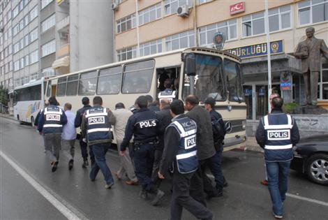 OPERASYONDA İLK GÜN 14 KİŞİ TUTUKLANDI