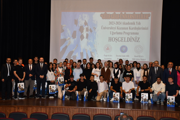 Üniversiteyi kazanan öğrenciler için "Güle Güle Üniversiteliler" programı düzenlendi