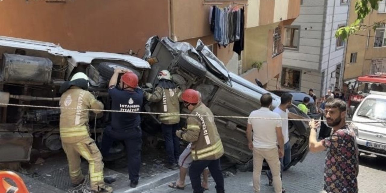 İstanbul’da kamyonet dehşeti kamerada: Ortalığı savaş alanına çevirdi