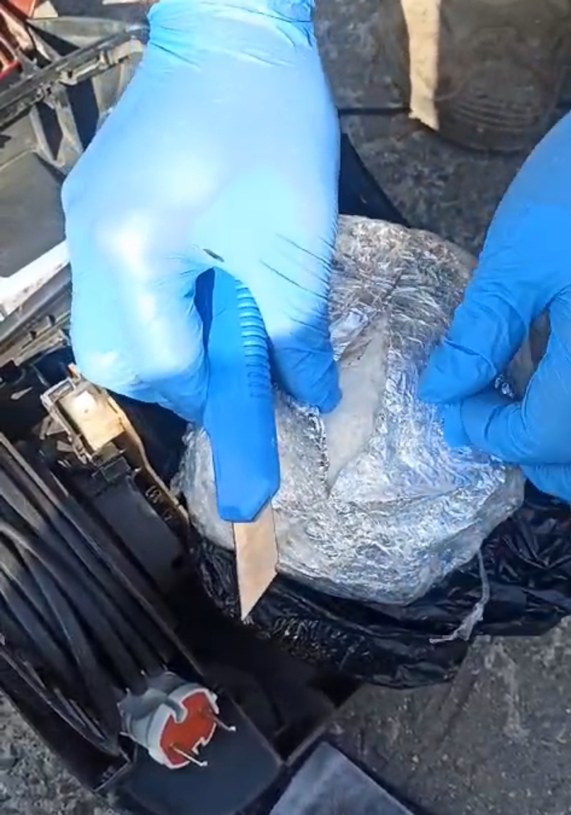 Samsun'da elektrikli süpürgeye gizlenmiş 1 kilogram uyuşturucu ele geçirildi