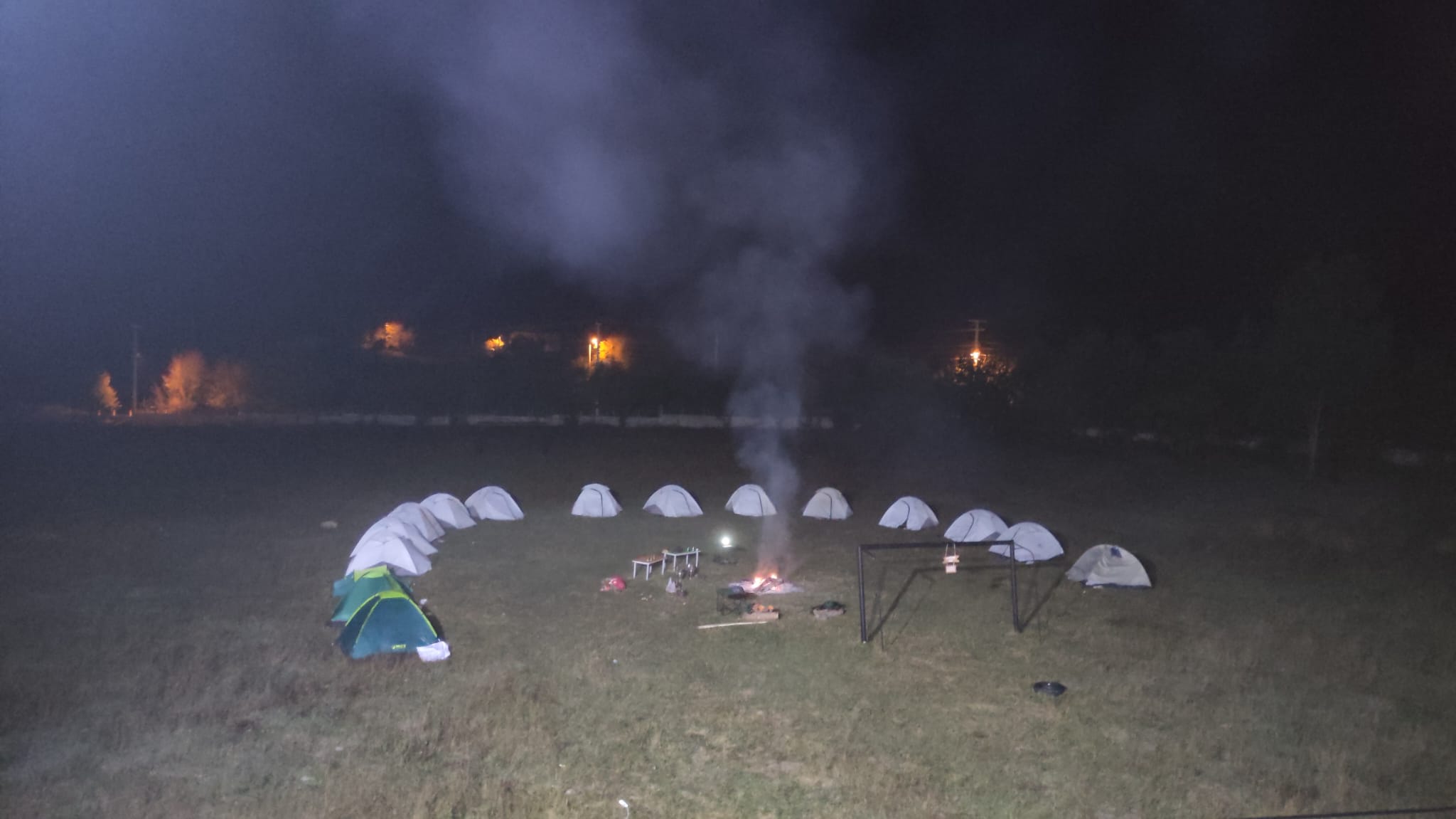 Samsun'da yatılı öğrenciler okul bahçesinde kamp yaptı