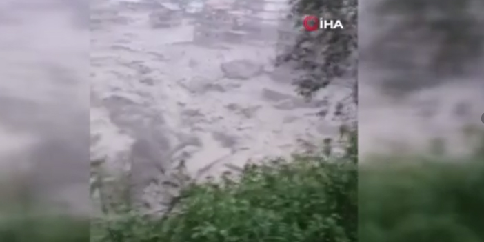 Hindistan’daki sel felaketinde 10 ölü, 22 yaralı