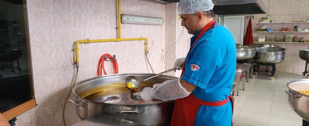 Bafra Belediyesi Aşevi'nden 263 haneye sıcak yemek dağıtımı yapılıyor