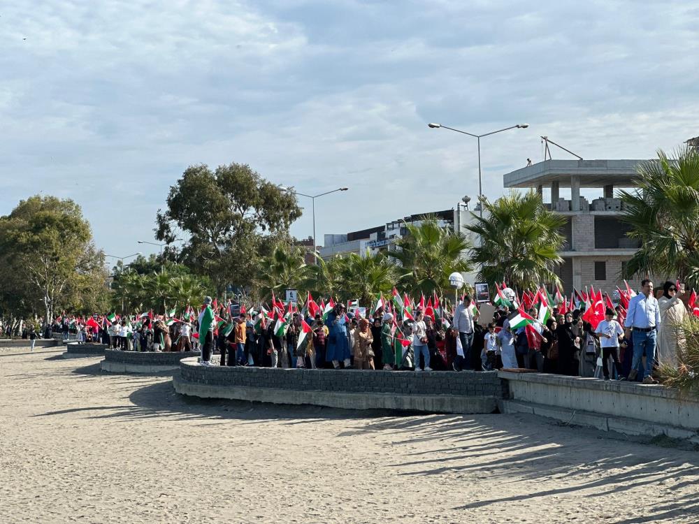 Yüzlerce kişi Filistin'e destek için yürüdü