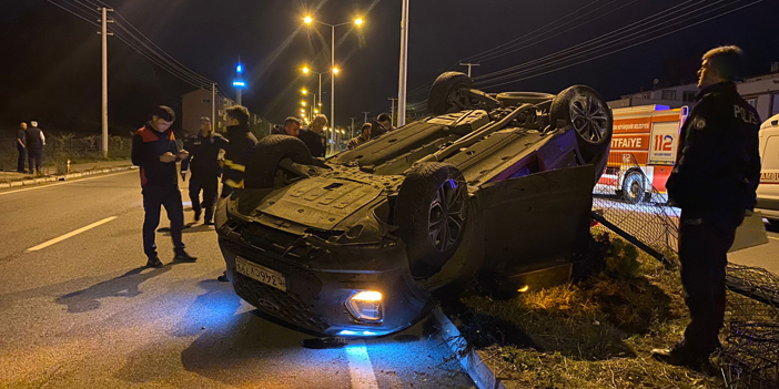 Otomobil Devrildi Üç Kişi Yaralandı