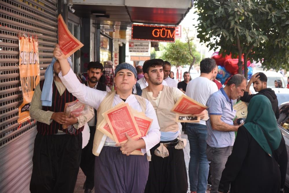 Osmaniye’de vatandaşlara, “Cumhuriyet Mecmuası” dağıtıldı