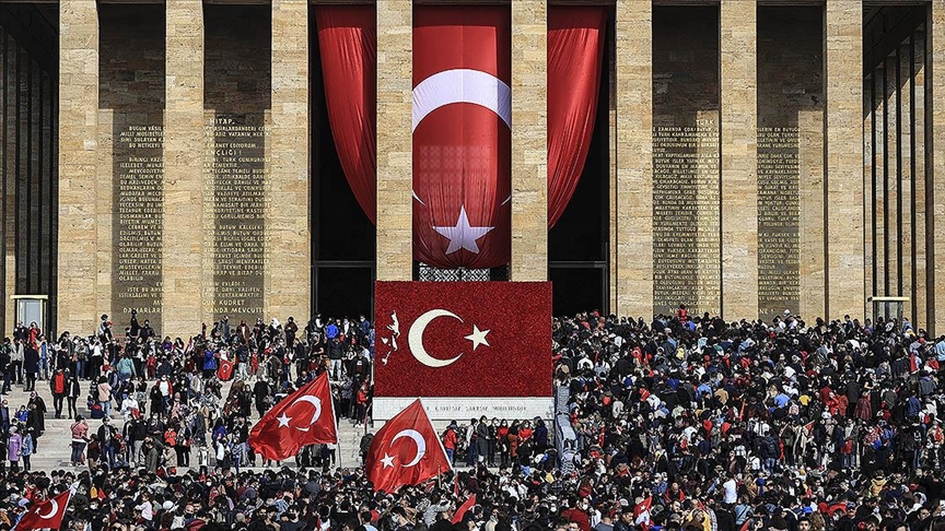 Cumhuriyet'in 100. yılı Türkiye'de coşkuyla kutlanıyor