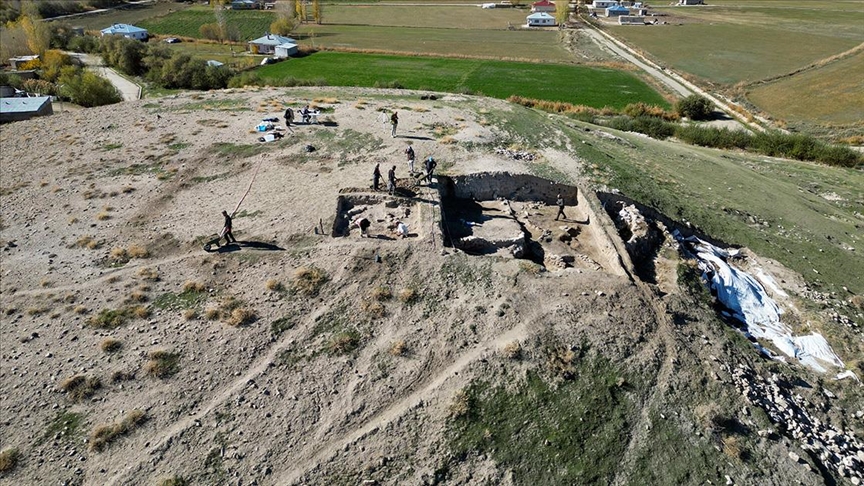 Van'daki İremir Höyüğü'nde Demir Çağı izleri araştırılıyor