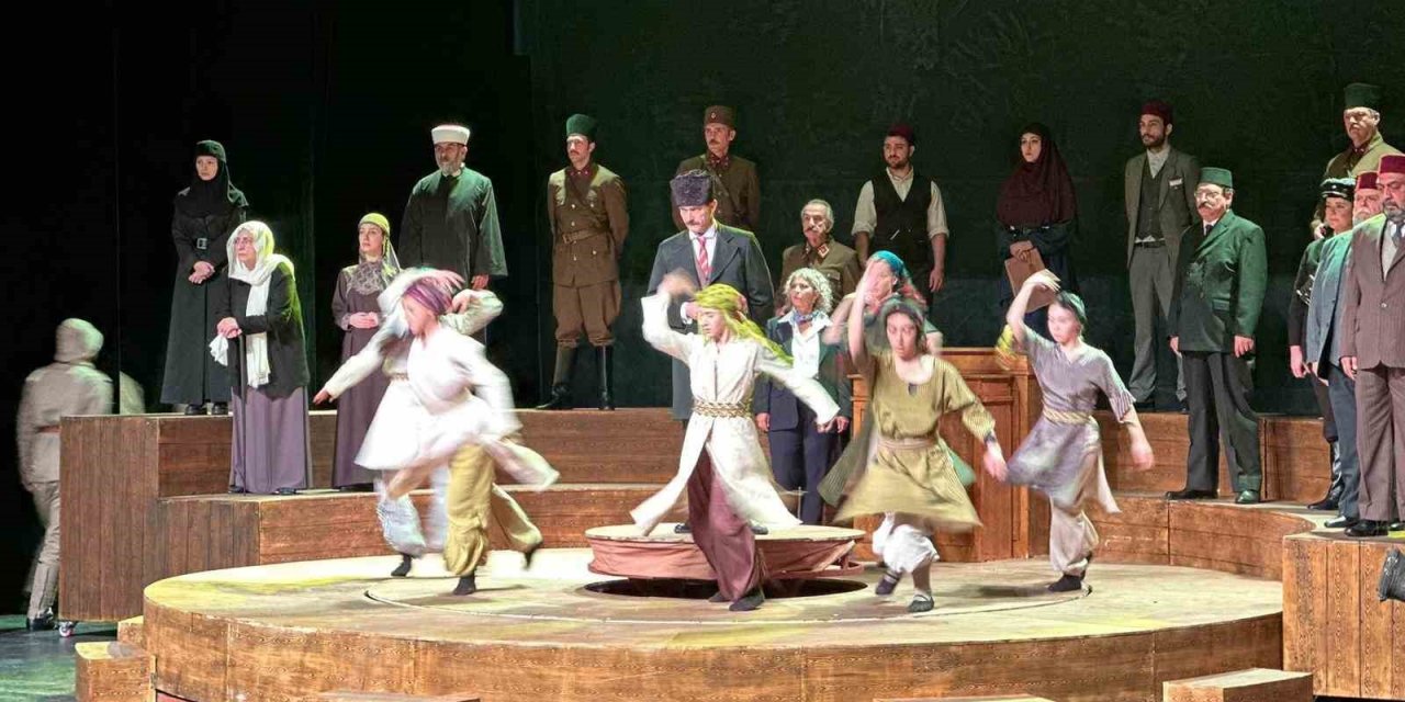"Cumhuriyete Doğru" tiyatro oyunu Samsun’da