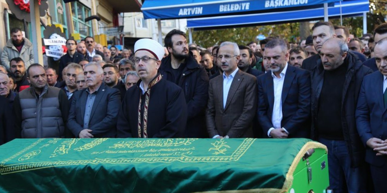 Artvin Gençlik Kolları Başkanı'nın cenaze törenine Bakan Uraloğlu da katıldı