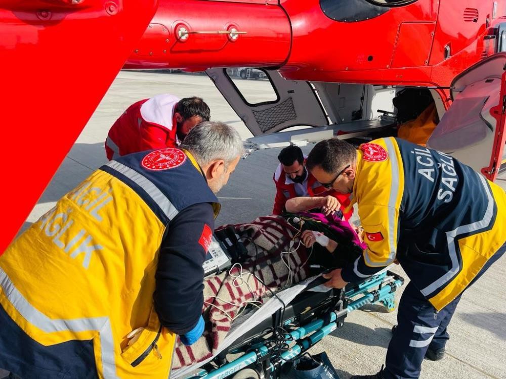 75 Yaşındaki hasta için Ambulans helikopter havalandı
