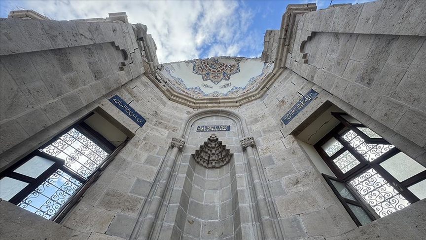 Tarihi Hacı Yusuf Taş Camisi ayağa kaldırılıyor