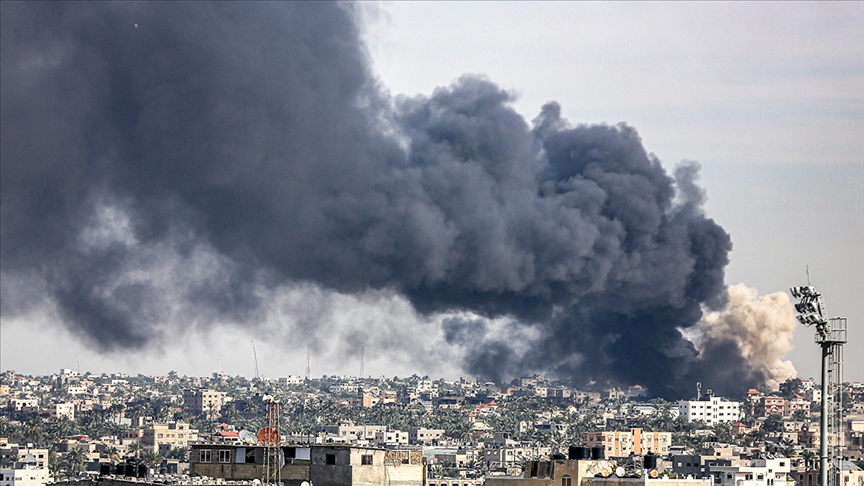 Gazze'ye yoğun saldırılar sürüyor