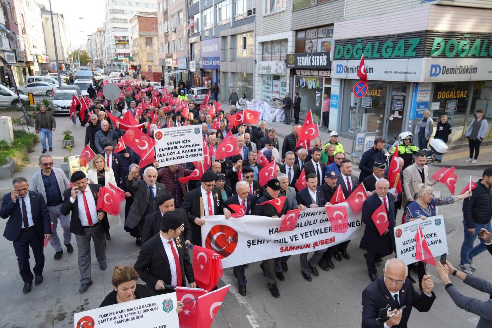 'şehitlere saygı yürüyüşü'