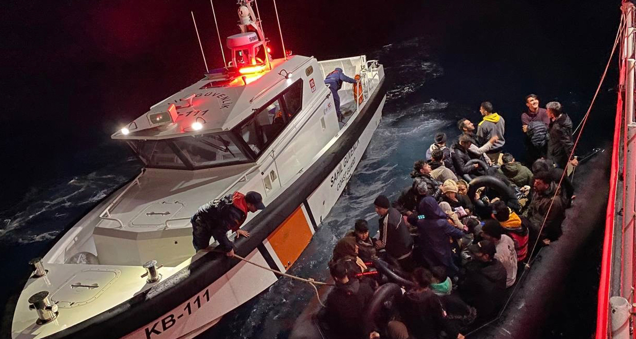 Ayvacık'ta 68 göçmen yakalandı