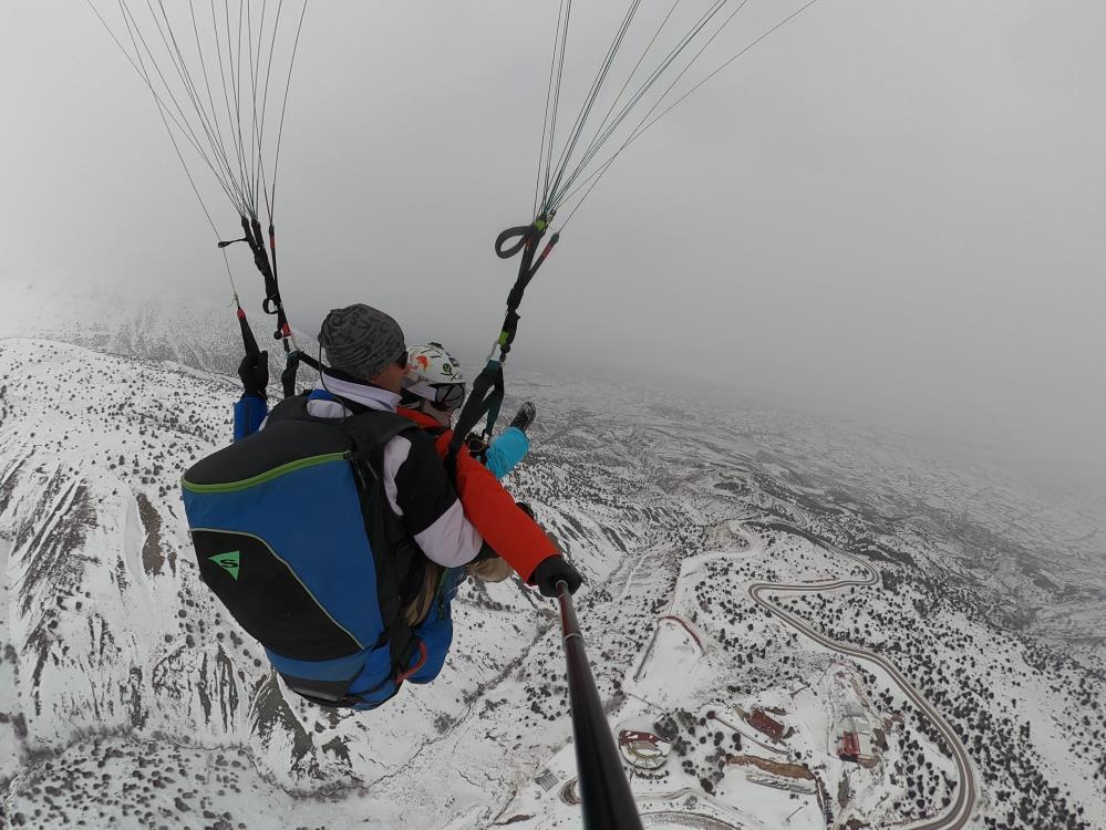 Ergan Dağı'nda yamaç paraşütü