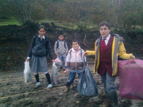 Ordubaşı yağmur nedeni ile çamura mahkûm olmuş