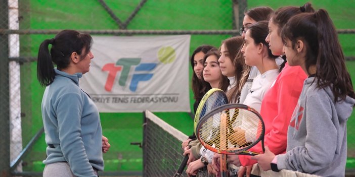 Hakkarili çocuklara tenisi sevdiren kadın: Nevin Erik