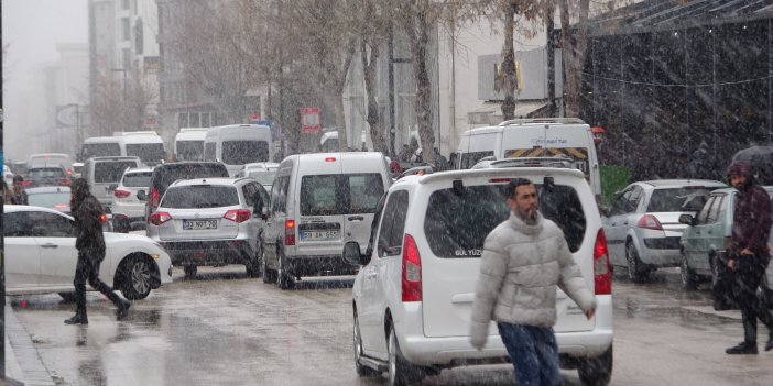 Van'da kar yağışı olumsuz etkiledi
