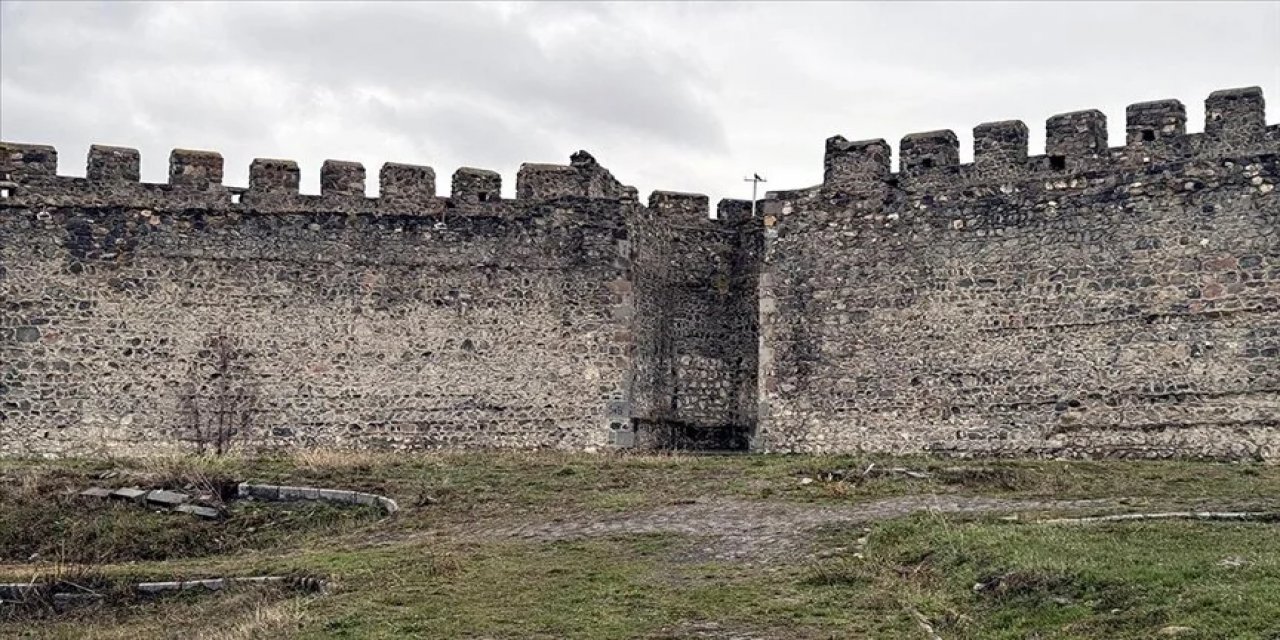Tarihi Ardahan Kalesi ziyaretçilerini bekliyor