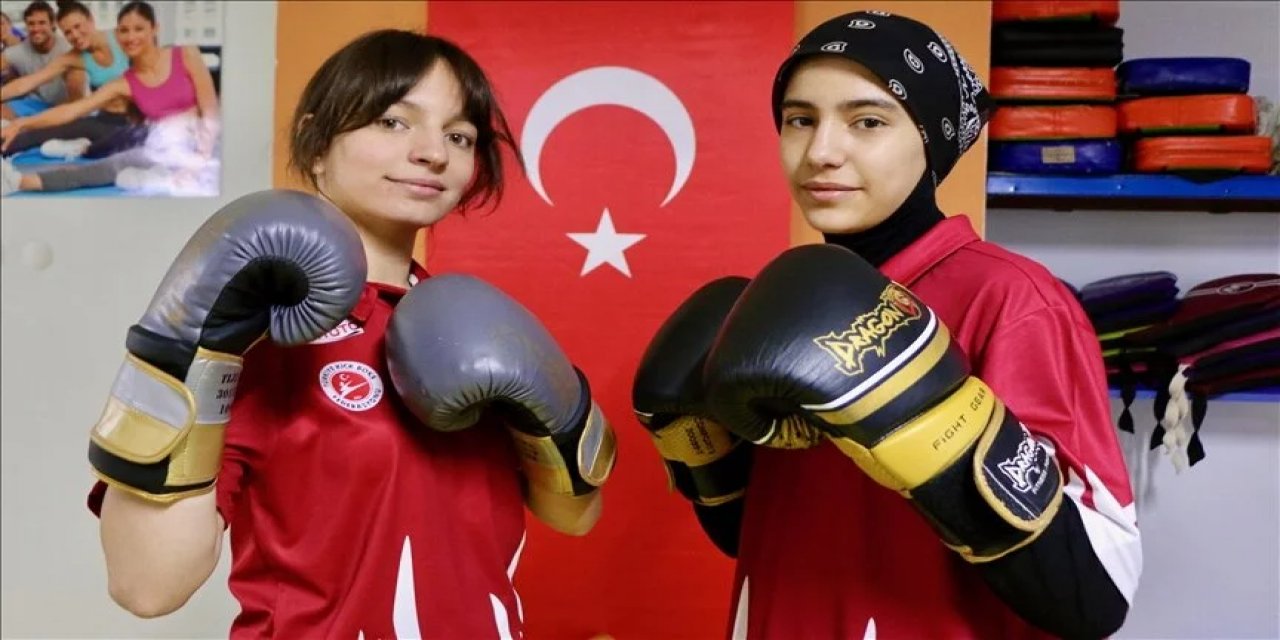 Genç kick boksçular uluslararası başarılarını sürdürmek için çalışıyor