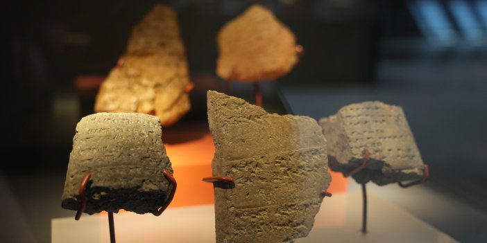 Esrarengiz tabletler ve eserler müzede