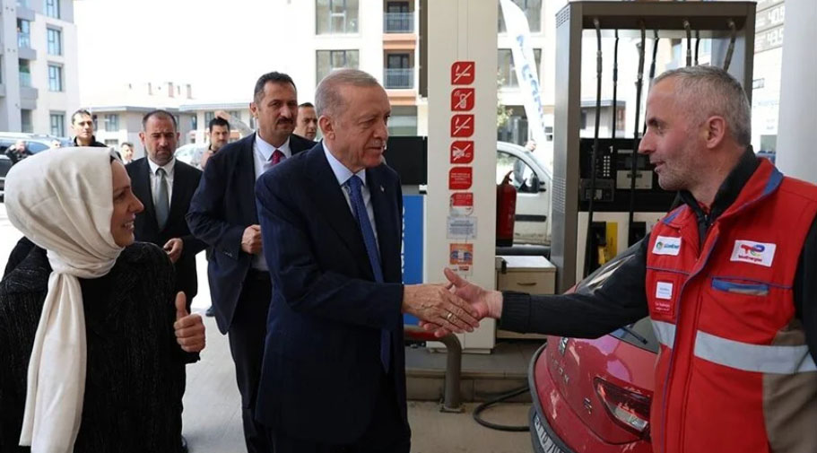 Erdoğan'dan akaryakıt istasyonuna ziyaret