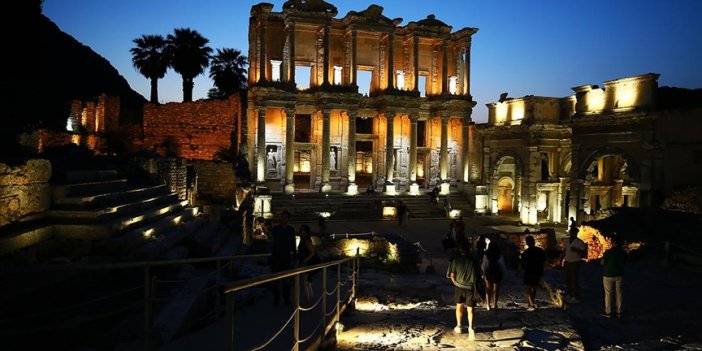 Efes Antik Kenti'nde tarih yolculuğu başladı