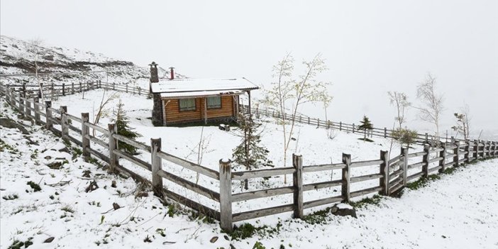 Trabzon yaylaları mayısta beyaza büründü