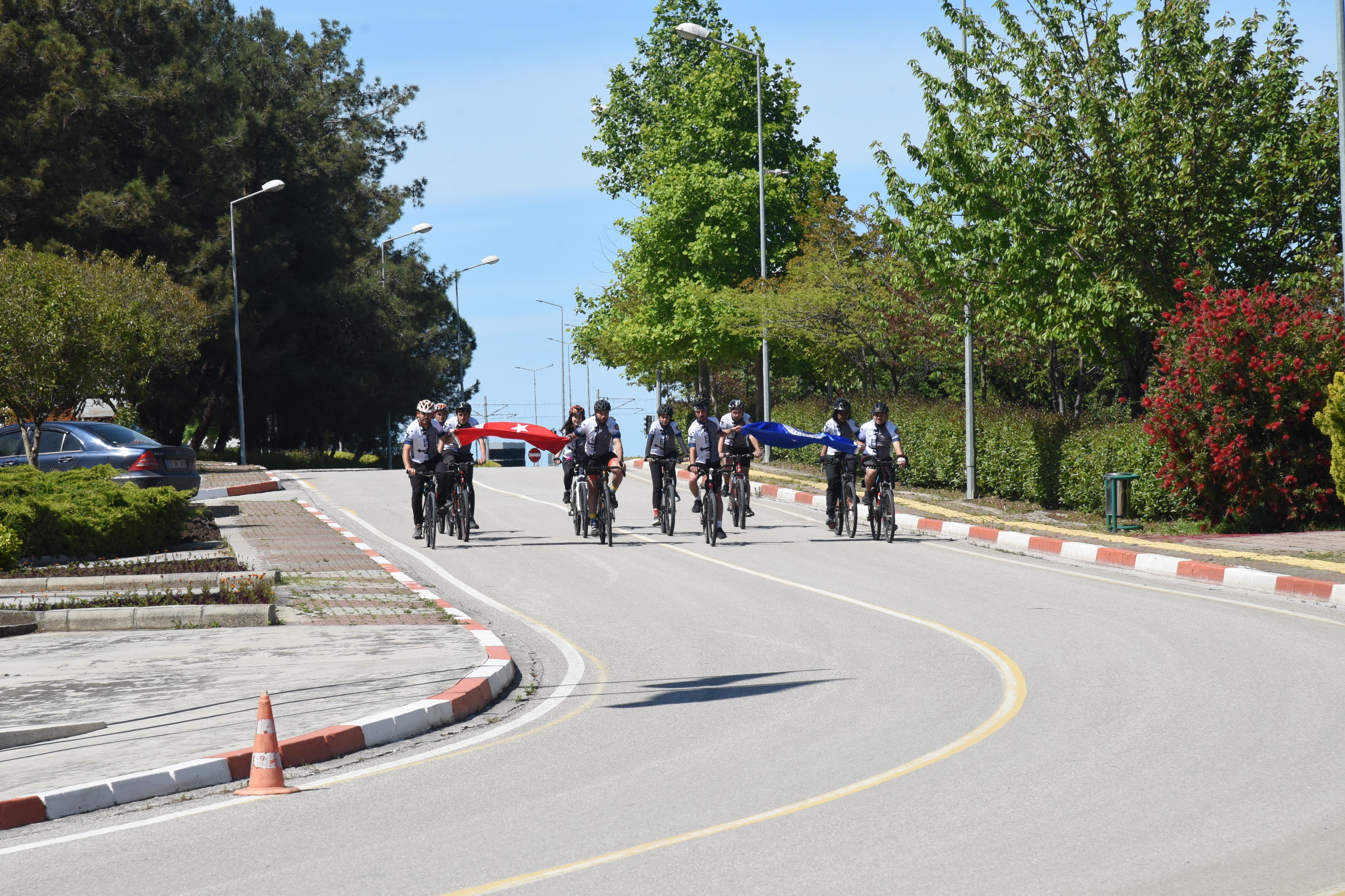 450 km pedal çevirerek Samsun’da ulaştılar