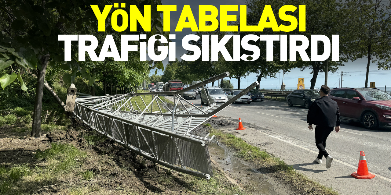 Yön tabelası Trafiği Sıkıştırdı