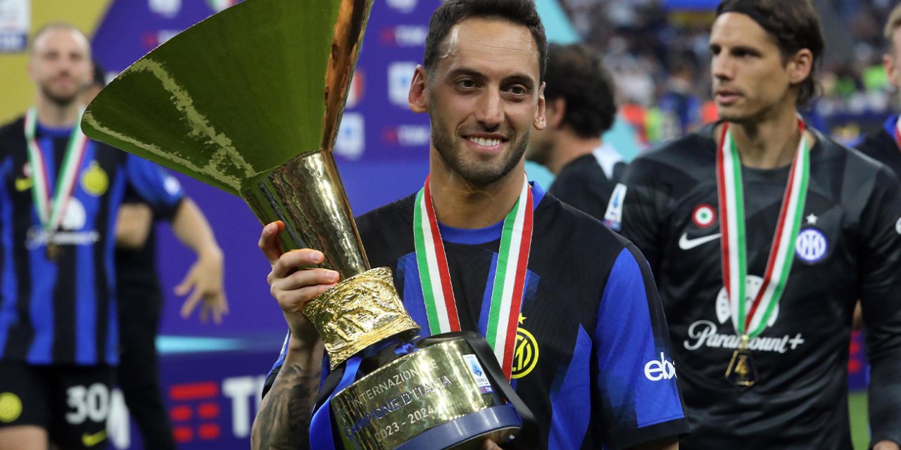 Hakan Çalhanoğlu, Serie A’da sezonun en iyi orta saha oyuncusu ödülüne aday gösterildi