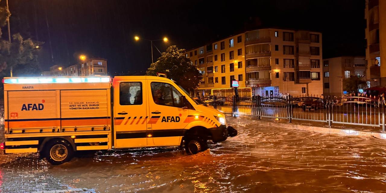 Sağanak yağış su baskınlarına neden oldu